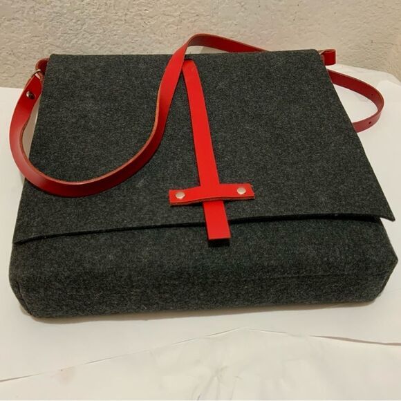 Popeq gray flannel wool handcrafted bag with red leather strap - Picture 5 of 10